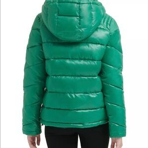 Guess Kelly Green shine puffer size L, NWT